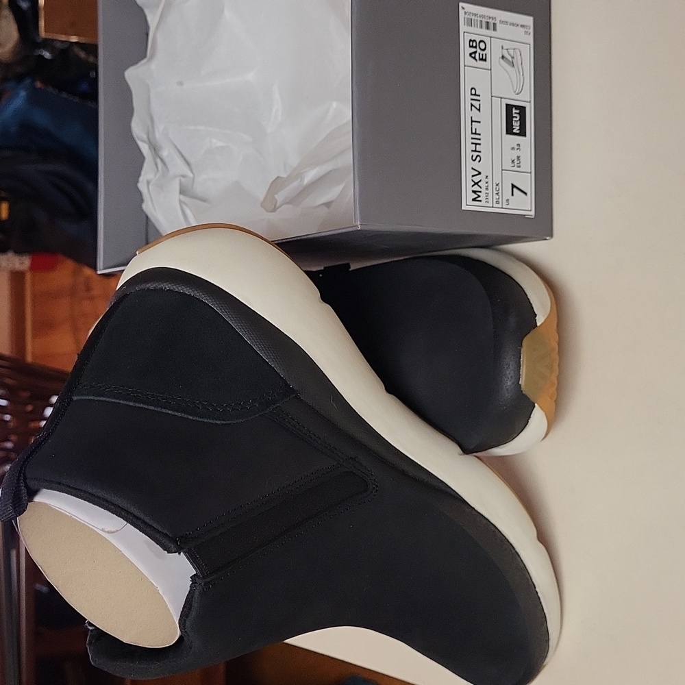 ABEO MXV Shift Zip new black suede and leather, size 7, bootie.